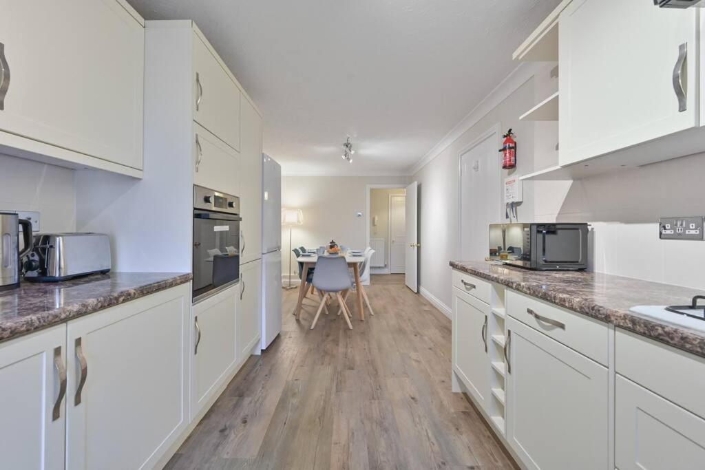 Spacious Sandbanks Apartment Near Beach And Bars With Free Parking Пул Екстер'єр фото